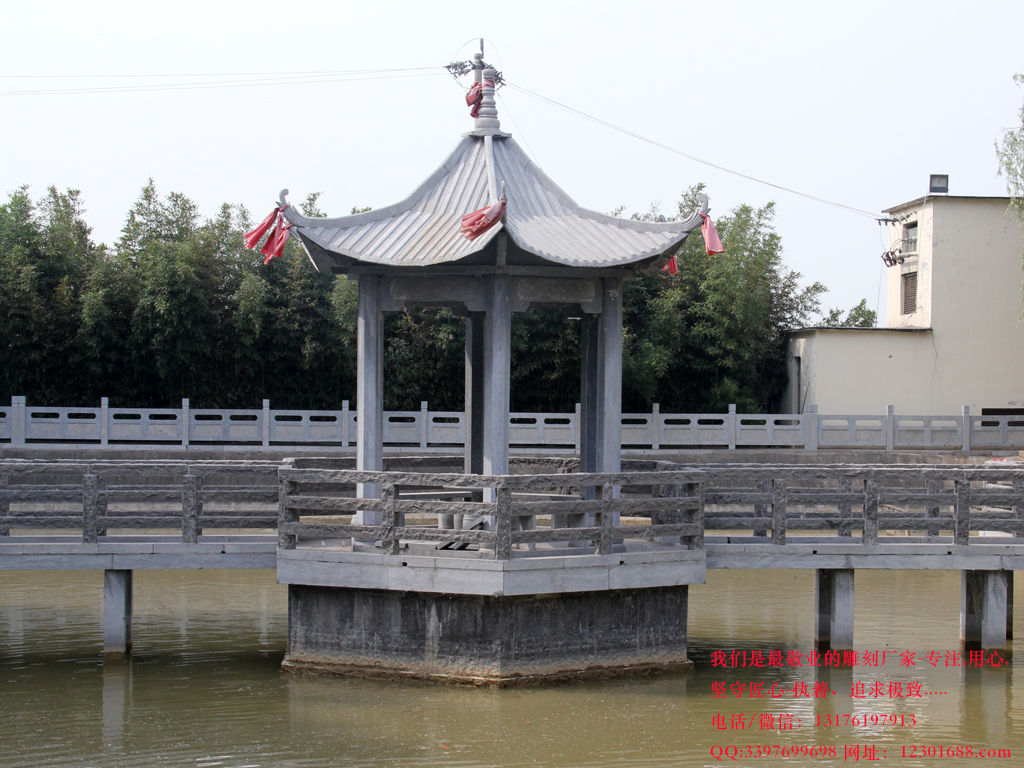 胡耀邦視察康縣曾飽醮揮毫題寫(xiě)的“白云山公園”